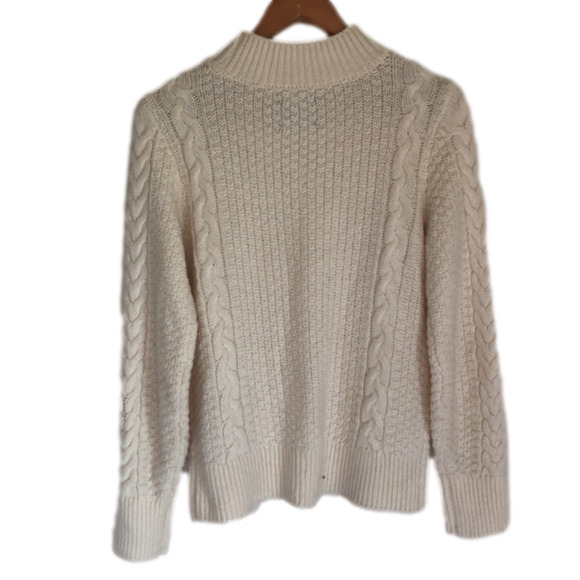 Abercrombie and Fitch White Knit Sweater Small - Picture 4 of 5